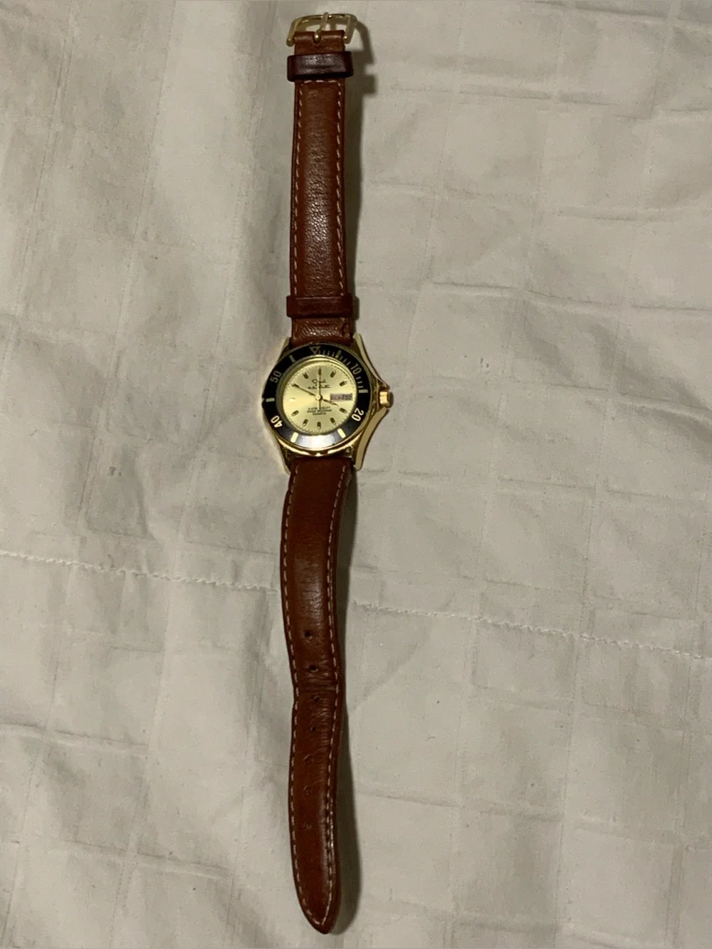 Vintage Oscar de la Renta Gold-Tone Watch with Black Bezel and Leather Strap